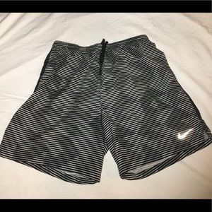 Nike dri fit 7” athletic/swim shorts men’s size L